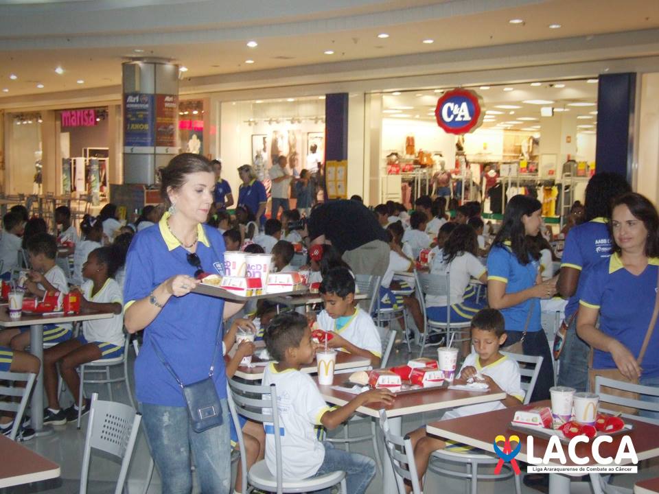 Faixa do McDia Feliz com a marca da LACCA