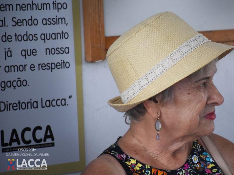 Cartaz da LACCA no local do encontro